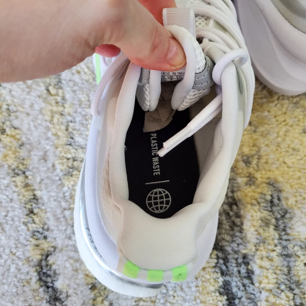 NEW Adidas Alphaboost V1
